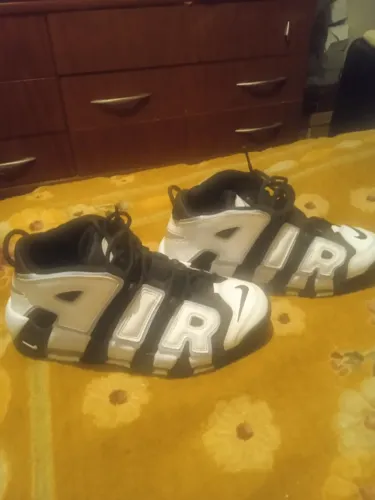 Tênis uptempo 