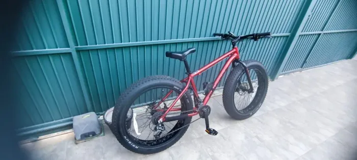Bicicleta Americana Mongoose Argus TRX Fat Tire 16 Velocidades Aro 26 Vermelha