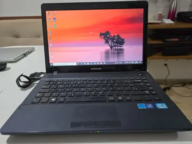 Notebook Samsung 270E i3, 4GB de Ram, SSD 120 GB, Excelente.