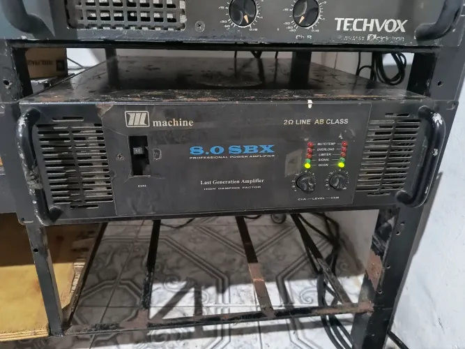 Vendo amplificador machine 8.0 trabalha 2/4/8 ônus toda perfeita 