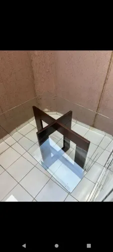 Vendo mesa retangular com tampo de vidro