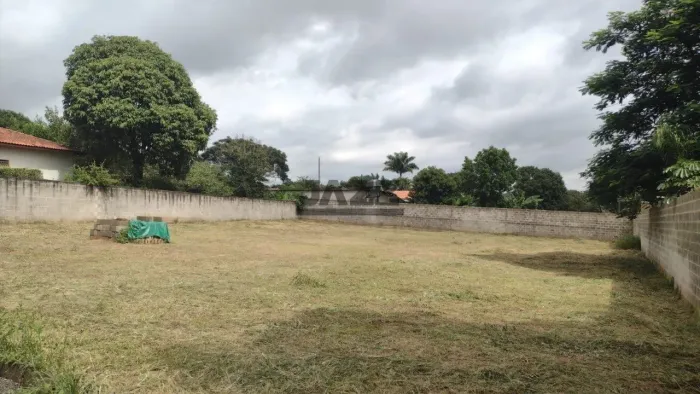 Terreno à venda com 1.480 metros quadrados e plano no Village, Campinas