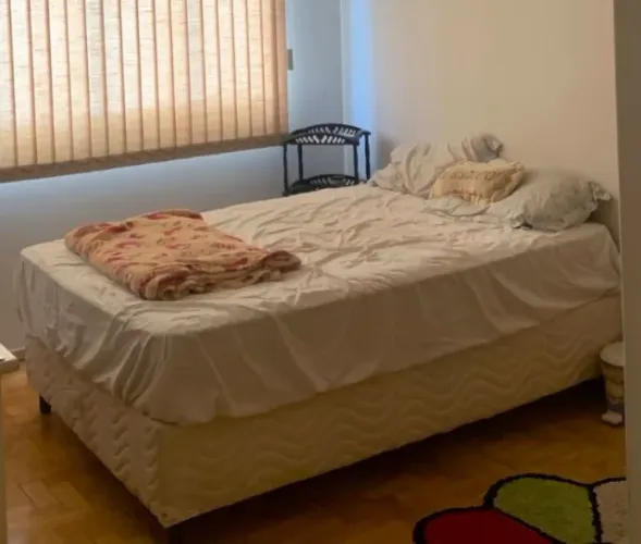Cama de casal, base box e colchão 