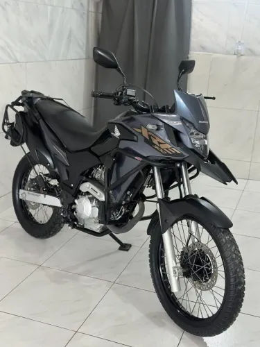 vendo com urgência XRE 300 2023 entrada aparti 5.000