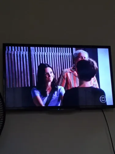 Tv 32 polegadas não é smart