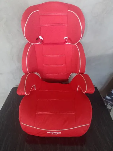 Cadeirinha de automóveis bem conservada