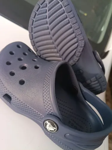 Crocs infantil C10 (26/27) original, estado de novo