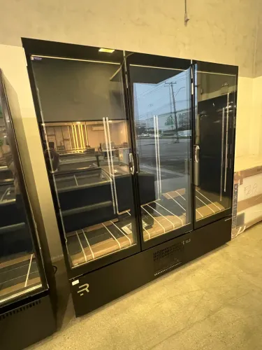 Expositora de bebidas 1850L linha premium - Refrimate - pronta entrega