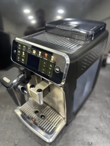 Cafeteira Walita moedora de grãos  com caixa e garantia 6 meses 