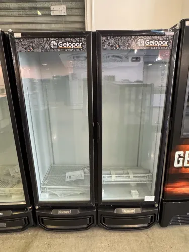 Expositor de bebidas 2 portas 950 litros Gelopar