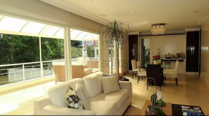 Casa a Venda em Condomínio Fechado no Horto, 4 quartos, 2 suítes, espaço gourmet, piscina,