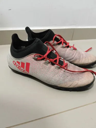 Chuteira adidas