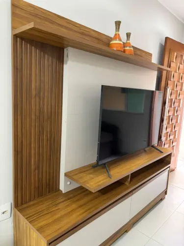 VENDO URGENTE! ESTANTE + TV - PRECISO VENDER RÁPIDO POR MUDANÇA DE CIDADE