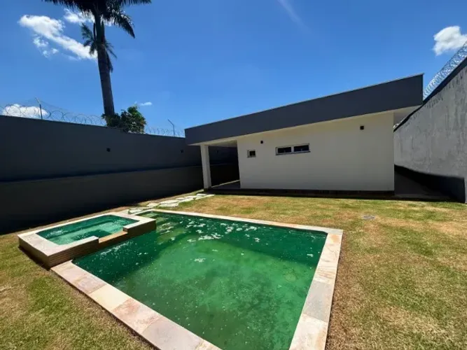 Casa disponível para venda no bairro Cidade Jardim em Uberlândia MG