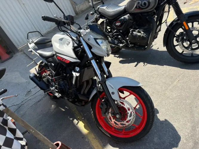 Moto Mt-03