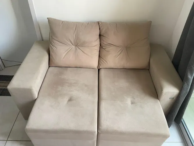 Sofá retrátil em tecido 3 lugares Semi-novo 