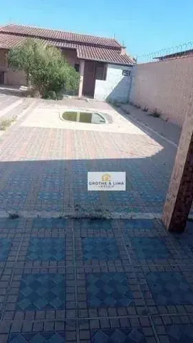 Casa tipo edícula, grande, quintal com lazer e piscina. Aceita Financiamento