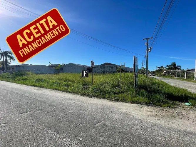 Terreno de esquina com boa metragem para construir