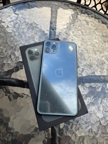 iPhone 11 pro Max 256 muito novo e de procedência