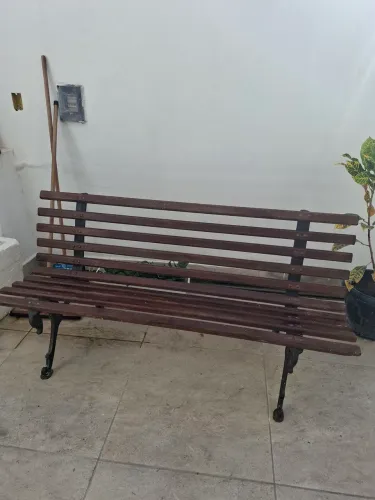 Vendo 2 bancos de praca madeiras maciça 