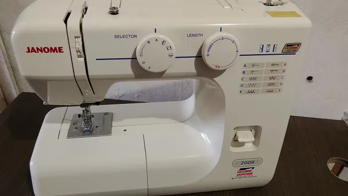 Máquina de costura Janome 2008