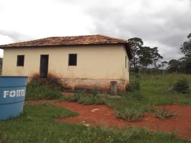 Terreno 15 ha, casa antiga, córrego nos fundos, plantação e criatório de peixes, Jaboticat