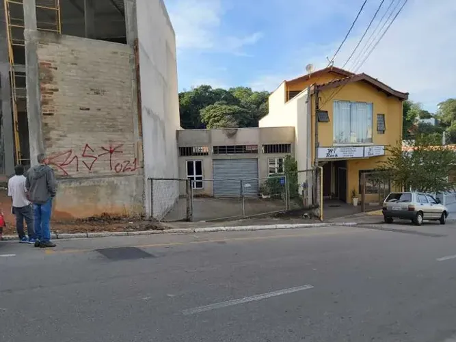 Casa de rua : / Residencial / Vila Santa Cruz