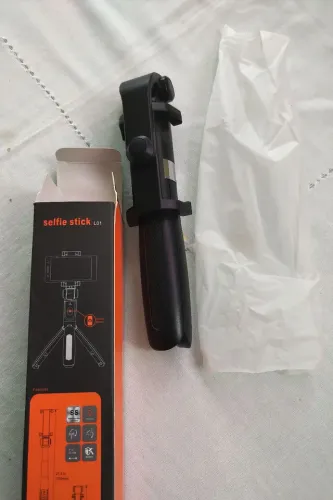 Vendo tripé novo telescópico para selfie e videochamadas