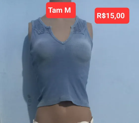 Blusas e vestidos