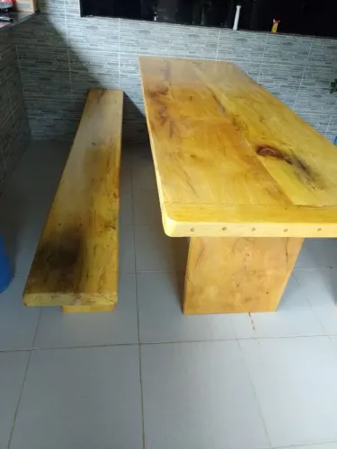 Mesa com bancos madeira maciça