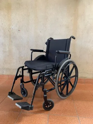 Cadeira de rodas nova