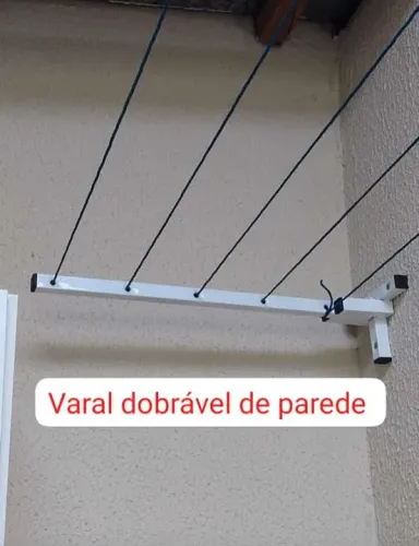Varal dobrável de parede
