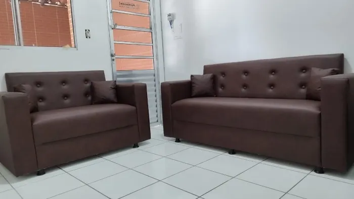 Sofá Conjunto 3 e 2 lugares em Corino Direto de fabrica varias cores aproveite