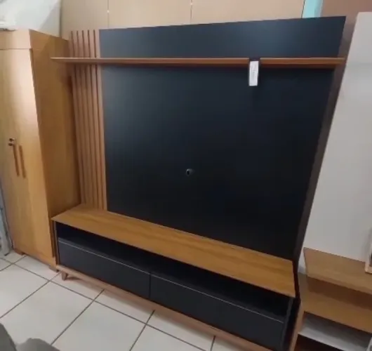 Home de Tv Preto