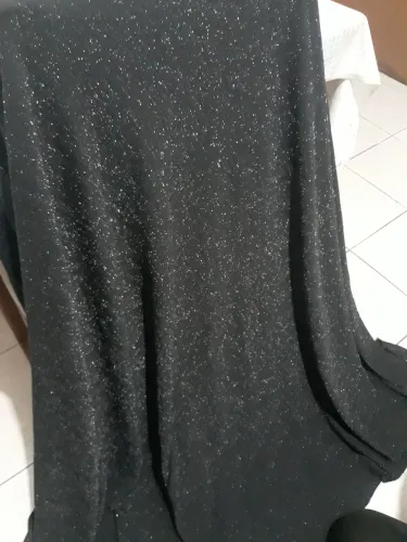 Tecido preto com brilho 
