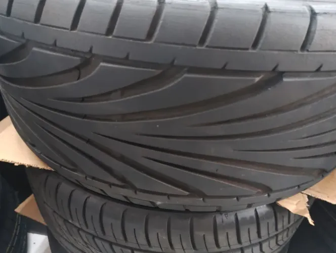 Pneu toyo 275/30/20