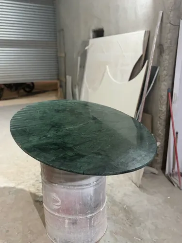 Mesa saarinen 1,80X1,00 tampo mármore verde Guatemala
