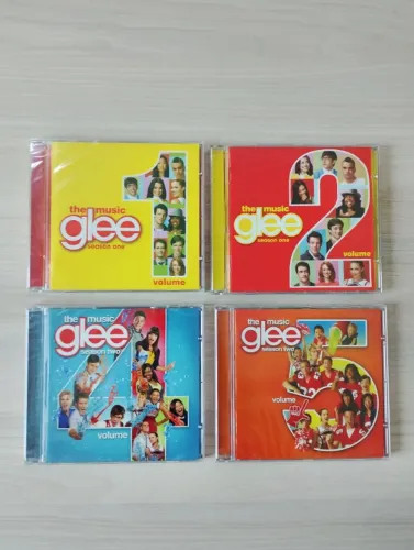 Os 4 Cds Glee The Music 1,2,4 e 5, por 40,00