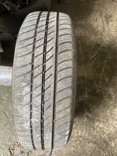 roda aro 13 de Fiat palio uno com pneu