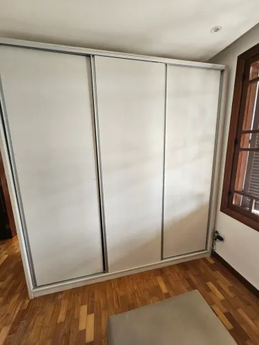 Guarda-Roupa deslizante branco