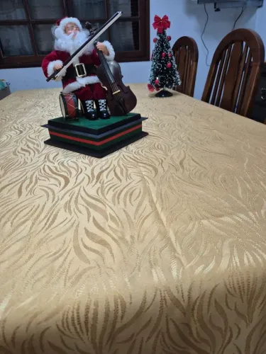TOALHA DE MESA COM ACABAMENTO EM CROCHE - NOVA