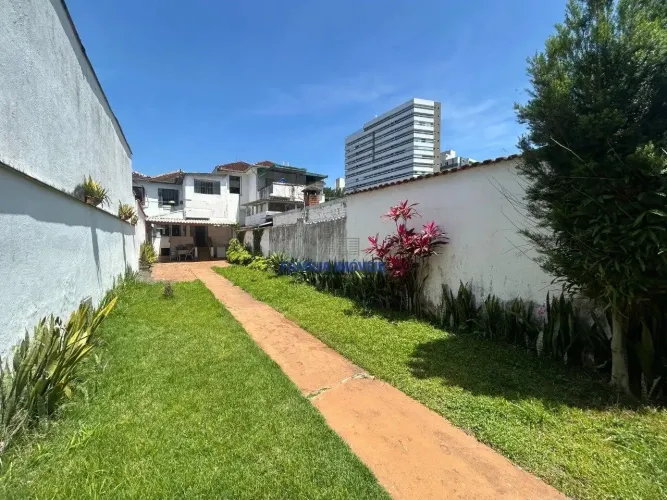 Sobrado venda 3 quartos quintal 50m fundos Campo Grande Santos/SP