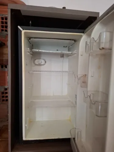 Frigobar com móvel em mdf. Passo cartão.  Sem o móvel 500,00
