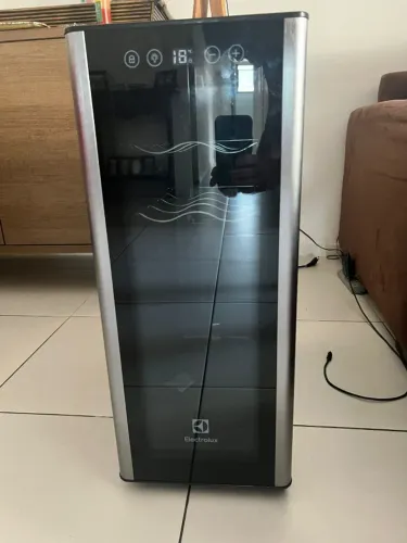 Adega Electrolux 12 Garrafas (Painel Touch)