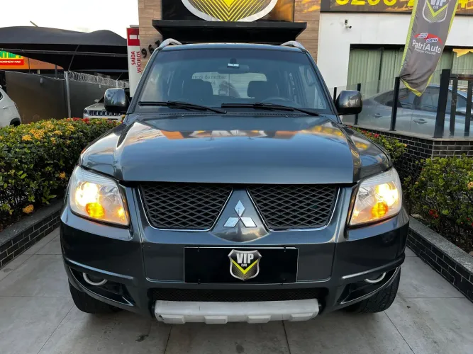 VENDO MITSUBISHI PAJERO TR4 ANO 2013 PEQUENA ENTRADA + FIXAS DE 757,61