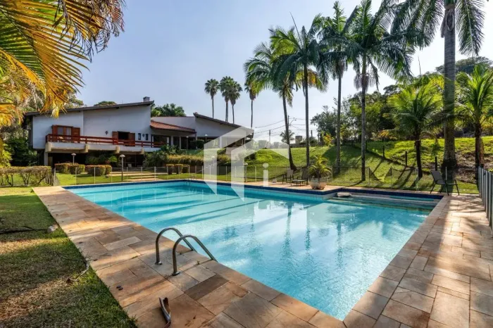 CASA EM CONDOMÍNIO FECHADO PARA VENDA OU LOCAÇÃO NO GRAMADO EM CAMPINAS.