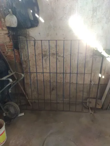 Vendo uma grade de ferro. medida 1.20 por 1.20