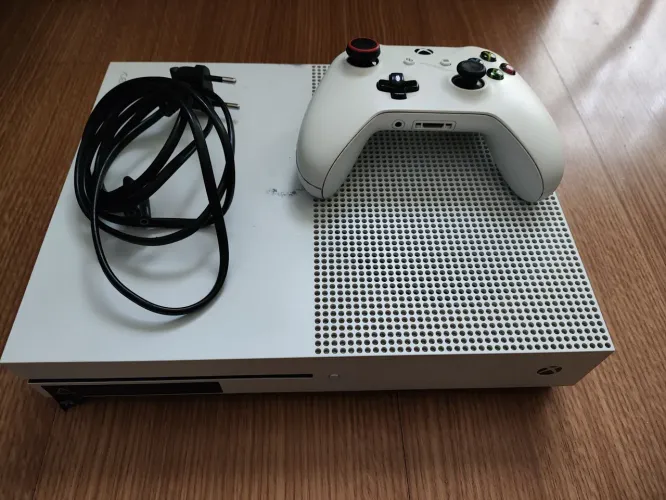 Vendo ou troco Xbox one A 1 terá 1 controle, aceito cartão! 