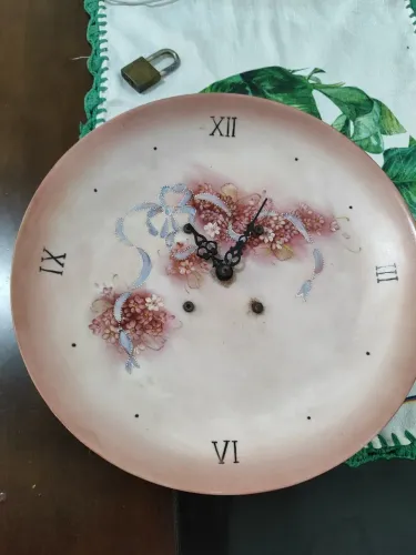 Relógio em porcelana 