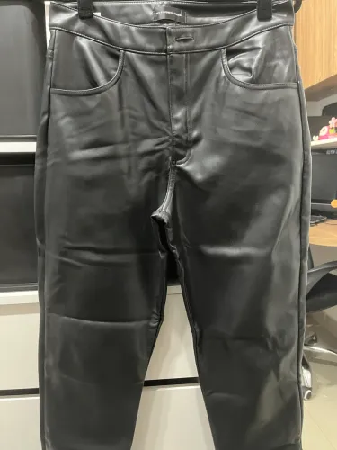 Calça MYFT couro sintético preta TAM M